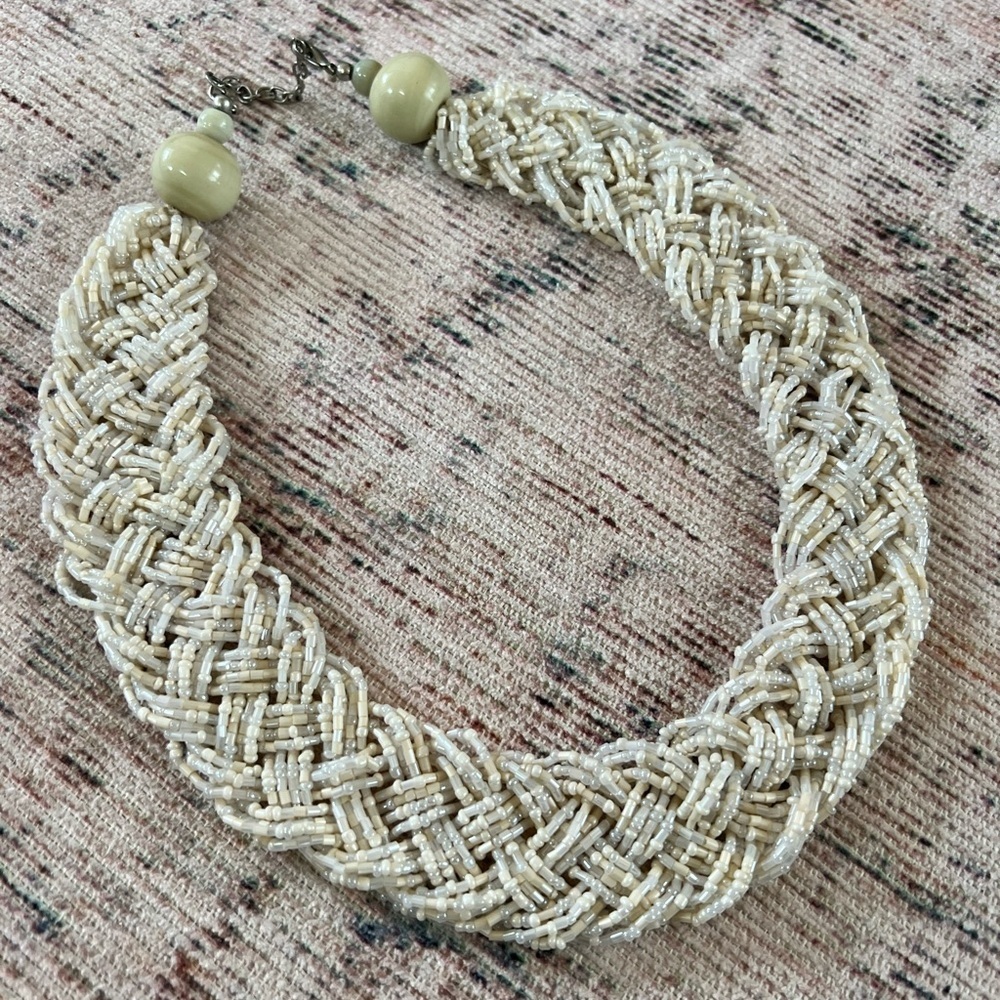 Elegant Cream Beaded Necklace - Picture 4 of 4